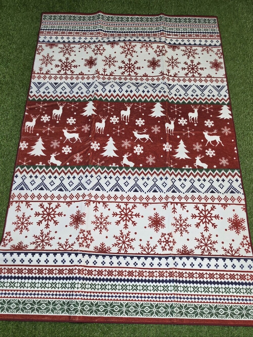 Christmas/Holiday Area Rug - Picture 6 of 6